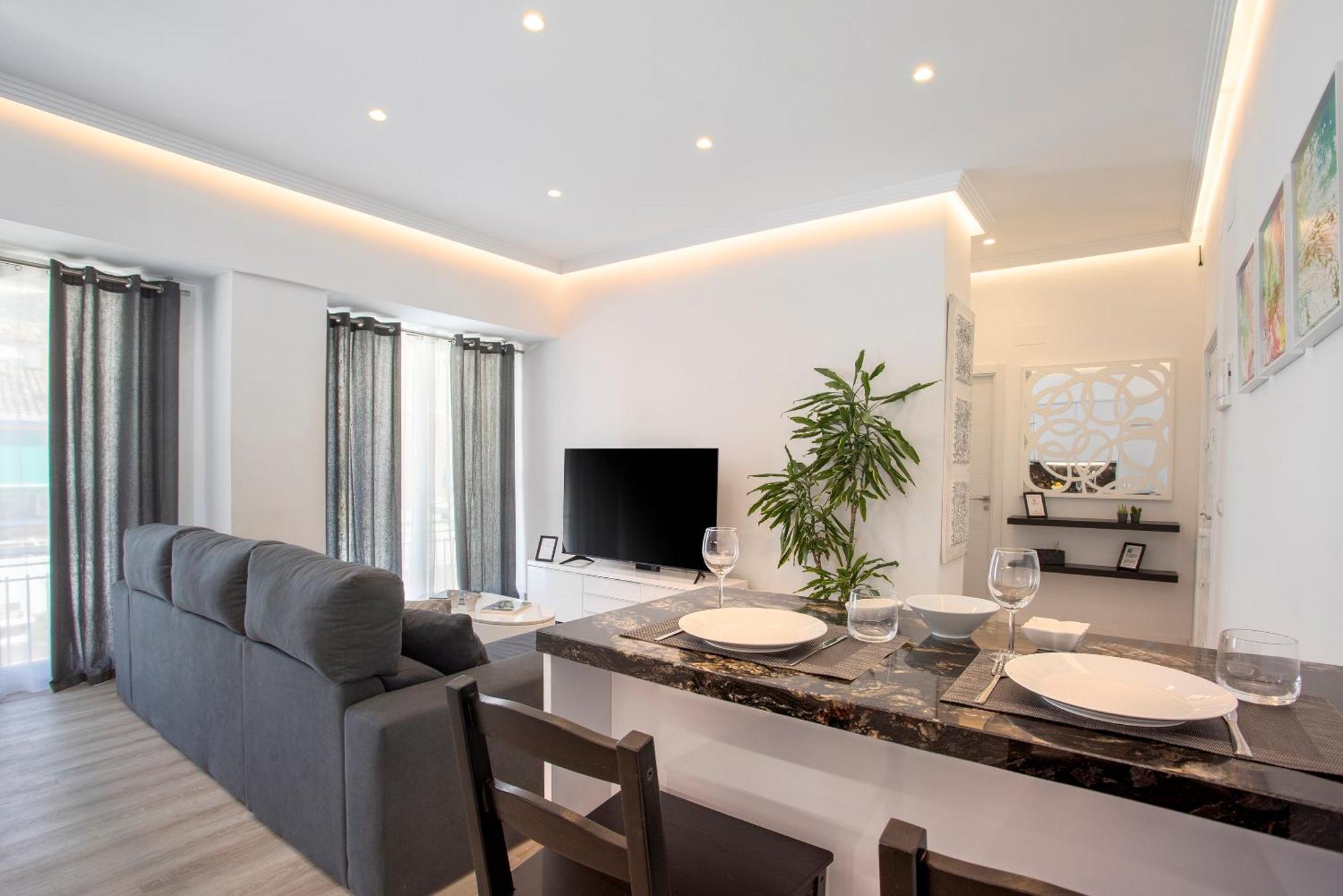 Apartamento Precioso Con Terraza En La Nogalera By Rent Me Torremolinos